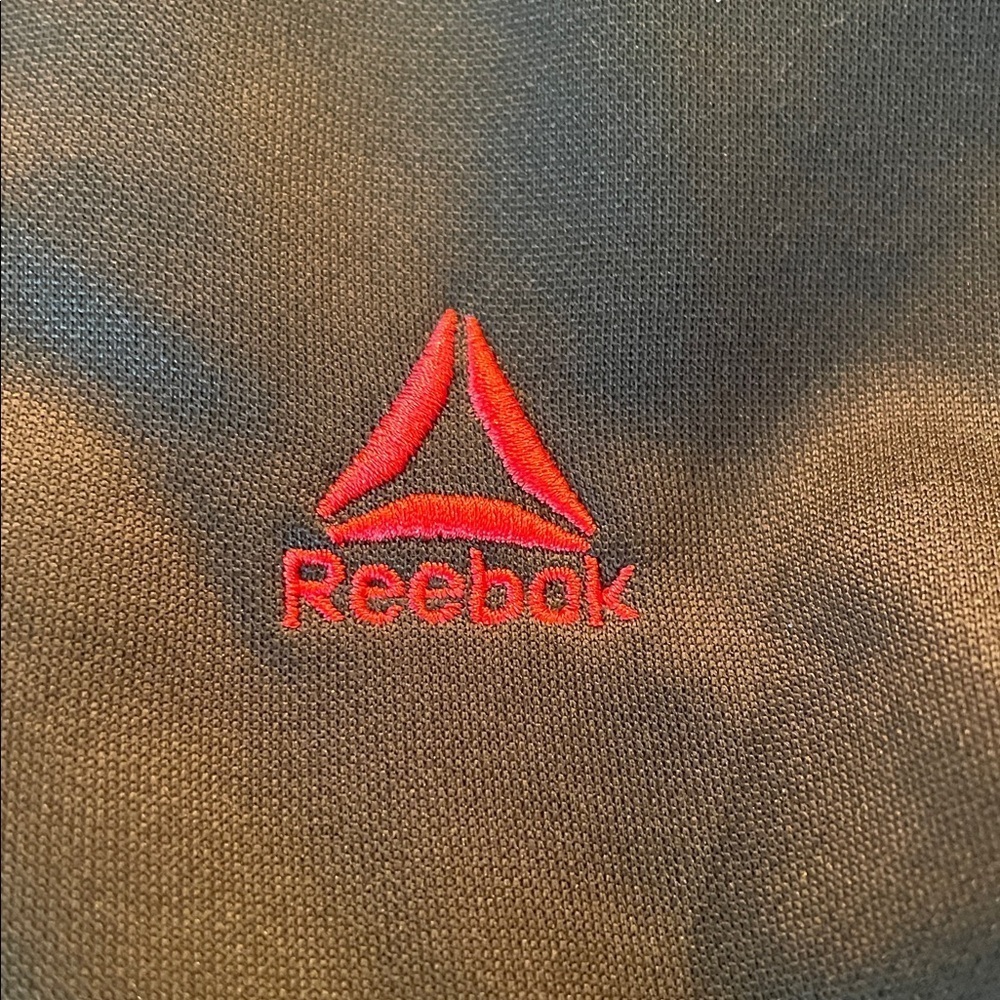 Reebok Green & Black Hoodie kids size large ?
No size provided see measurement - Picture 4 of 5